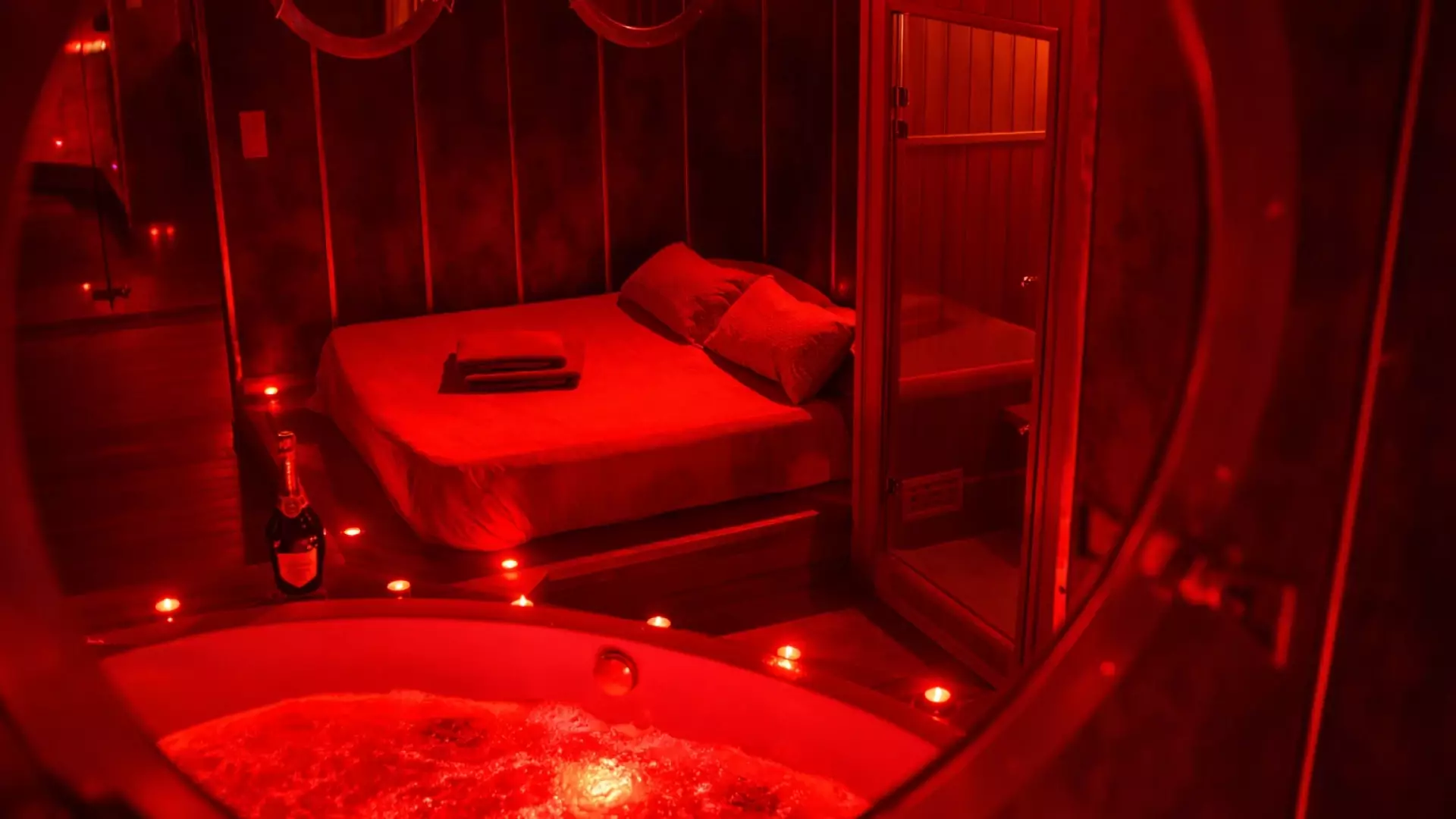 boat-spa-lyon-by-nuit-et-spa-chambre-romantique-4
