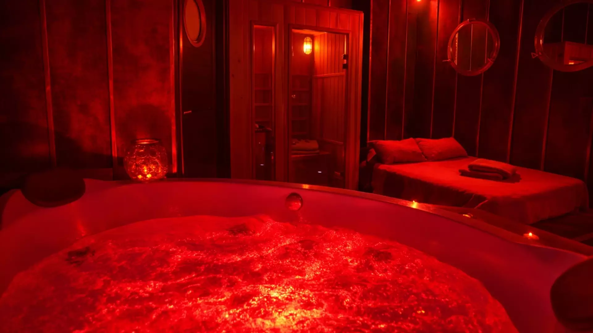 boat-spa-lyon-by-nuit-et-spa-jacuzzi-privatif-sauna-2