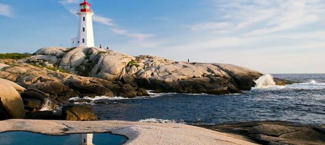 lighthouse-1872998_960_720