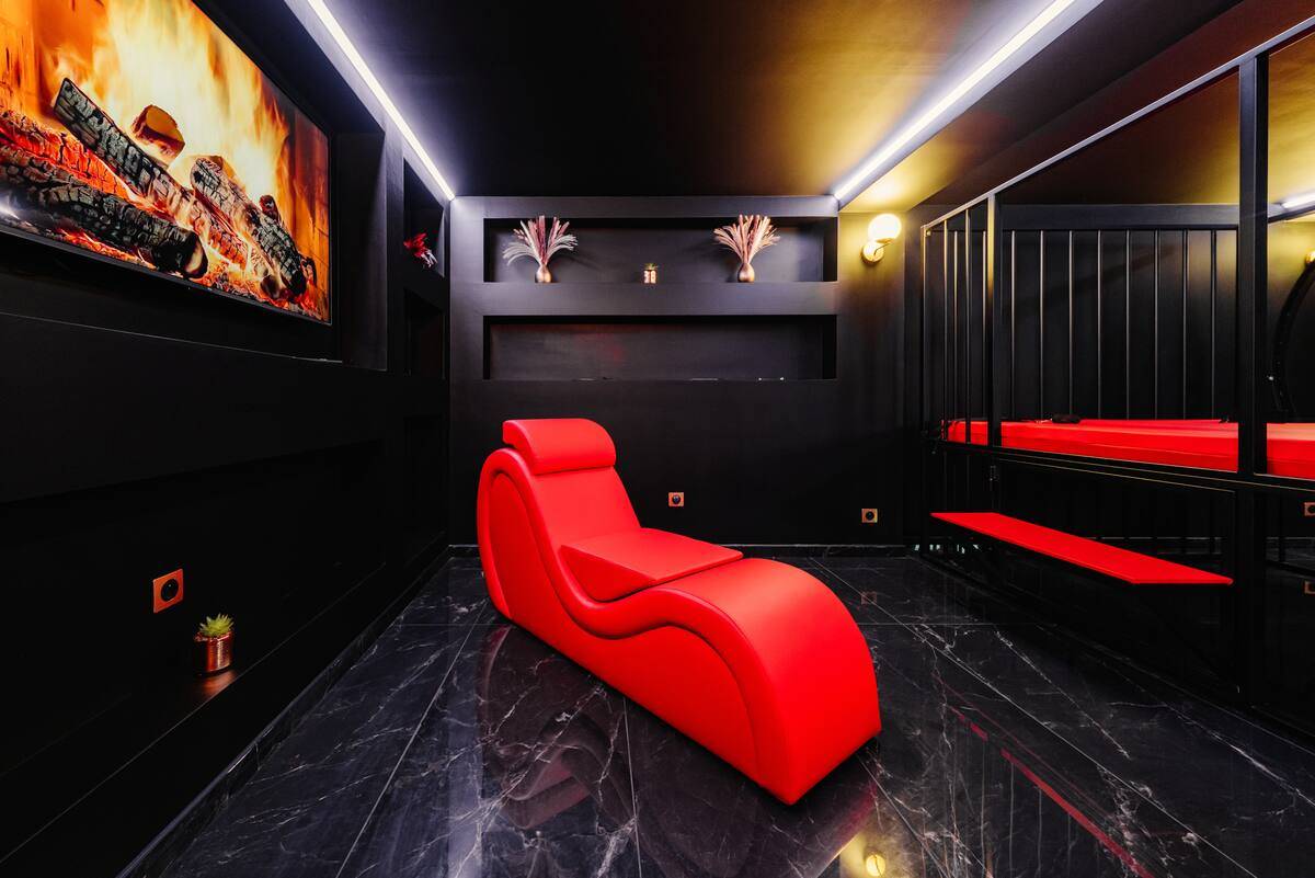 love-room-censure-balneo-ain