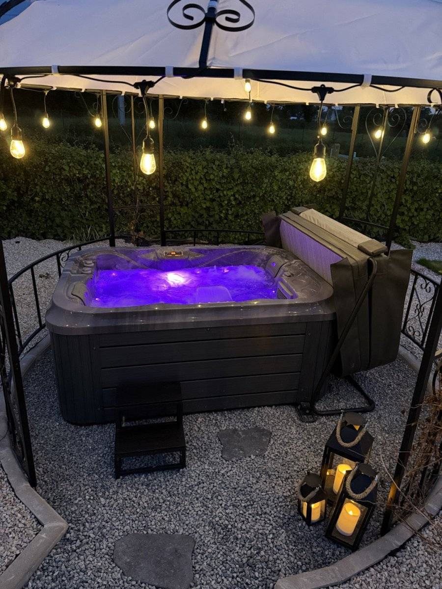 verriere-insolite-avec-jacuzzi-sauna-marais-du-cotentin-3