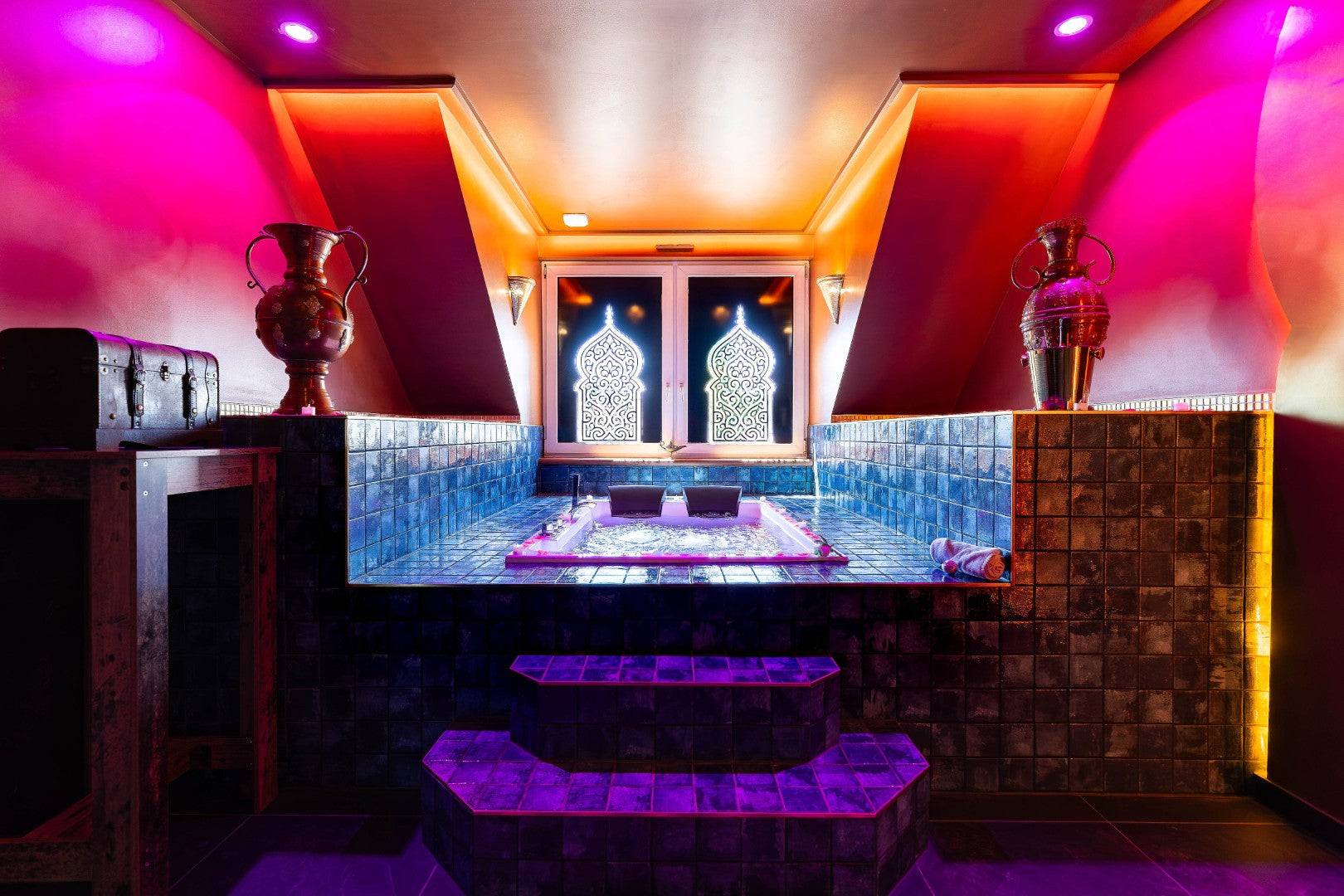 le-palais-des-mille-et-une-nuits-love-room-jacuzzi-piece-secrete-3