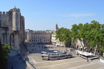 avignon-palais-des-papes