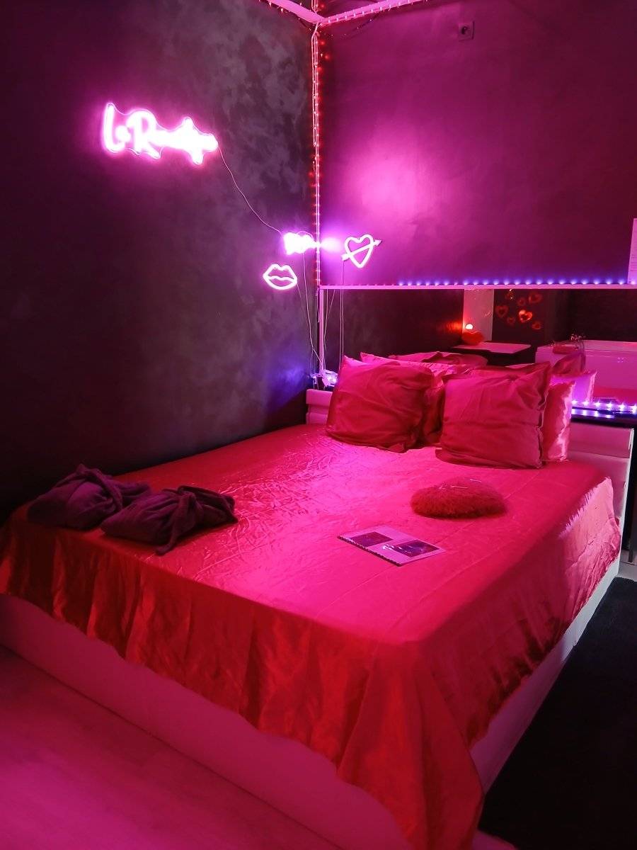 la-loverommantique-chez-loveroom-toulon-4