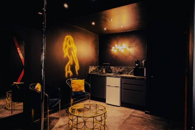 love-room-dr-rollet-4