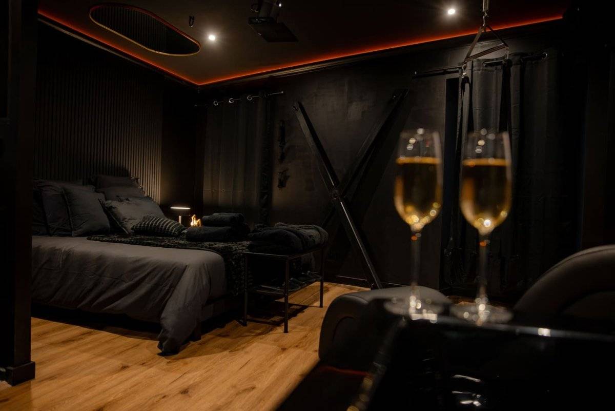 infinityroom-la-suite-black-room-5