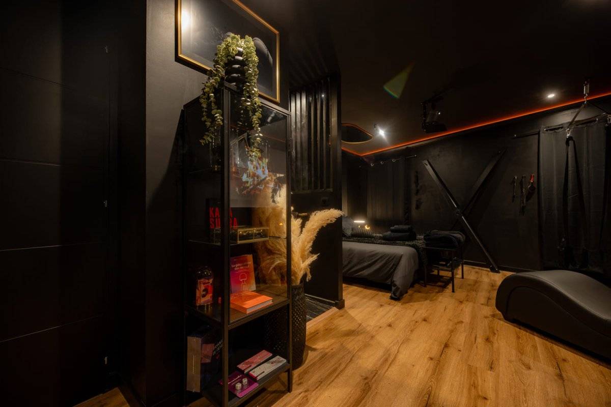 infinityroom-la-suite-black-room-6