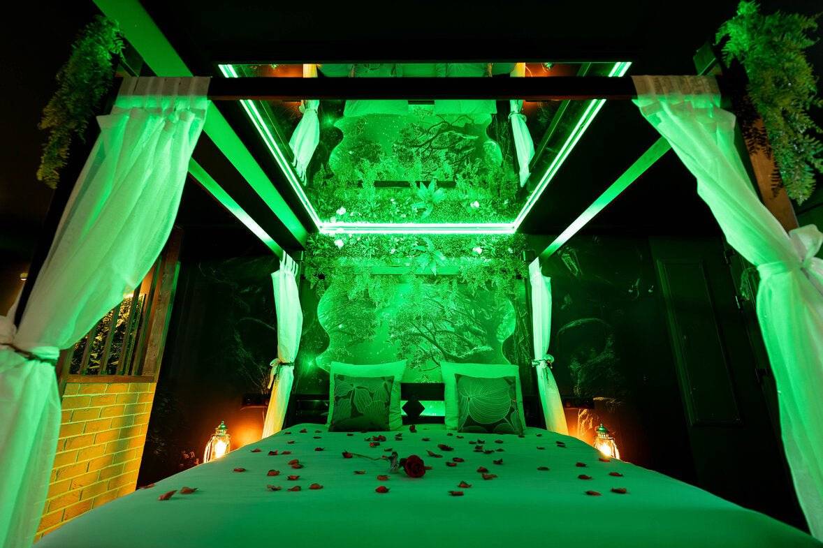 la-foret-enchantee-love-room-a-theme-jacuzzi-2