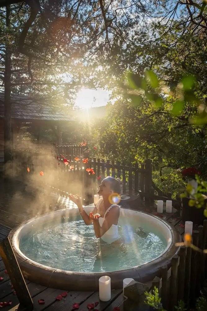 cabane-dans-les-arbres-avec-jacuzzi-privatif-bois-darambe-3