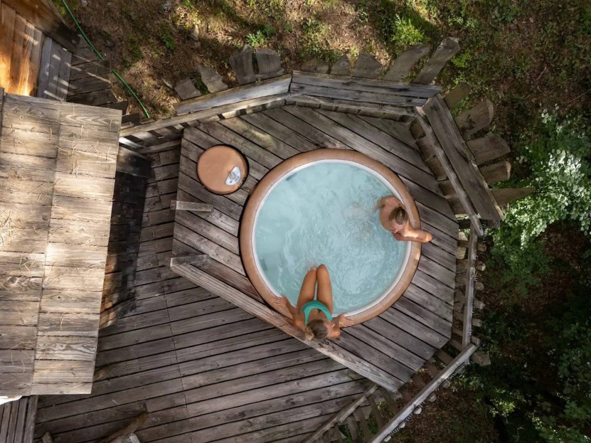 cabane-dans-les-arbres-avec-jacuzzi-privatif-aristoloche-5