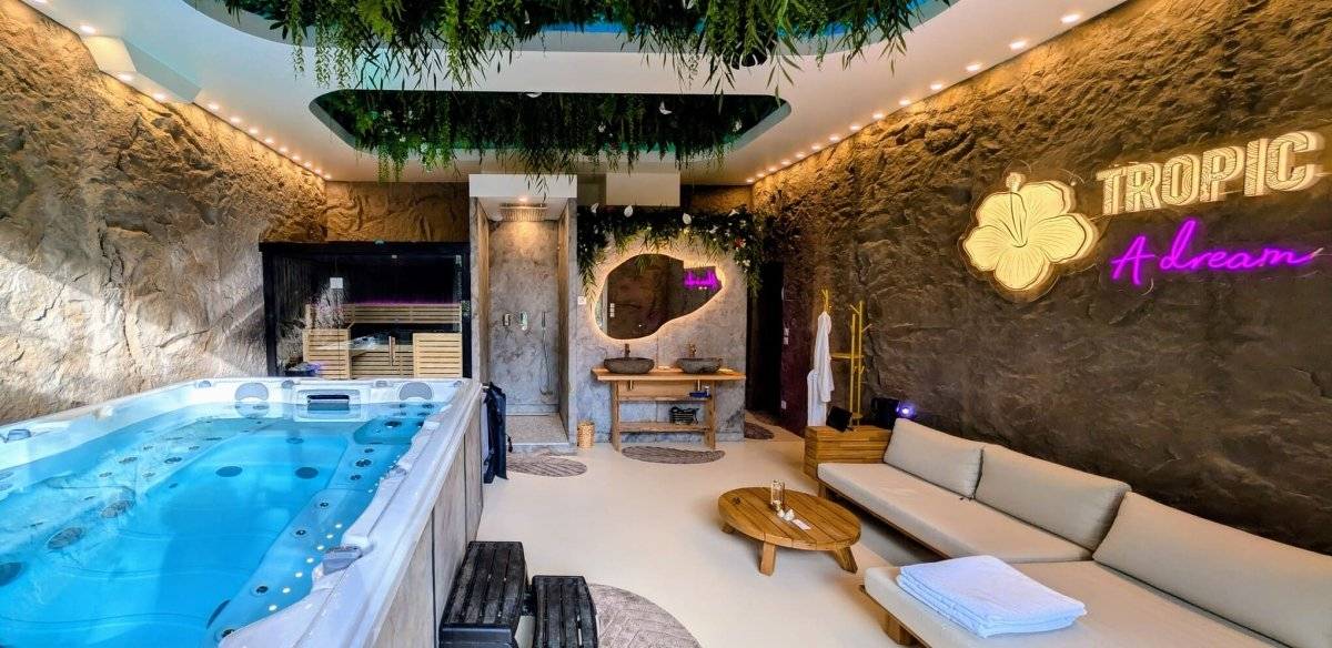 tropic-bloom-spa-cinema-2