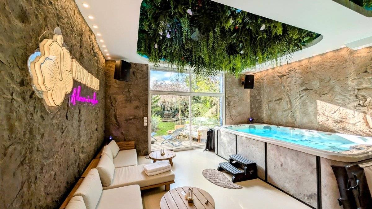 tropic-bloom-spa-cinema-3