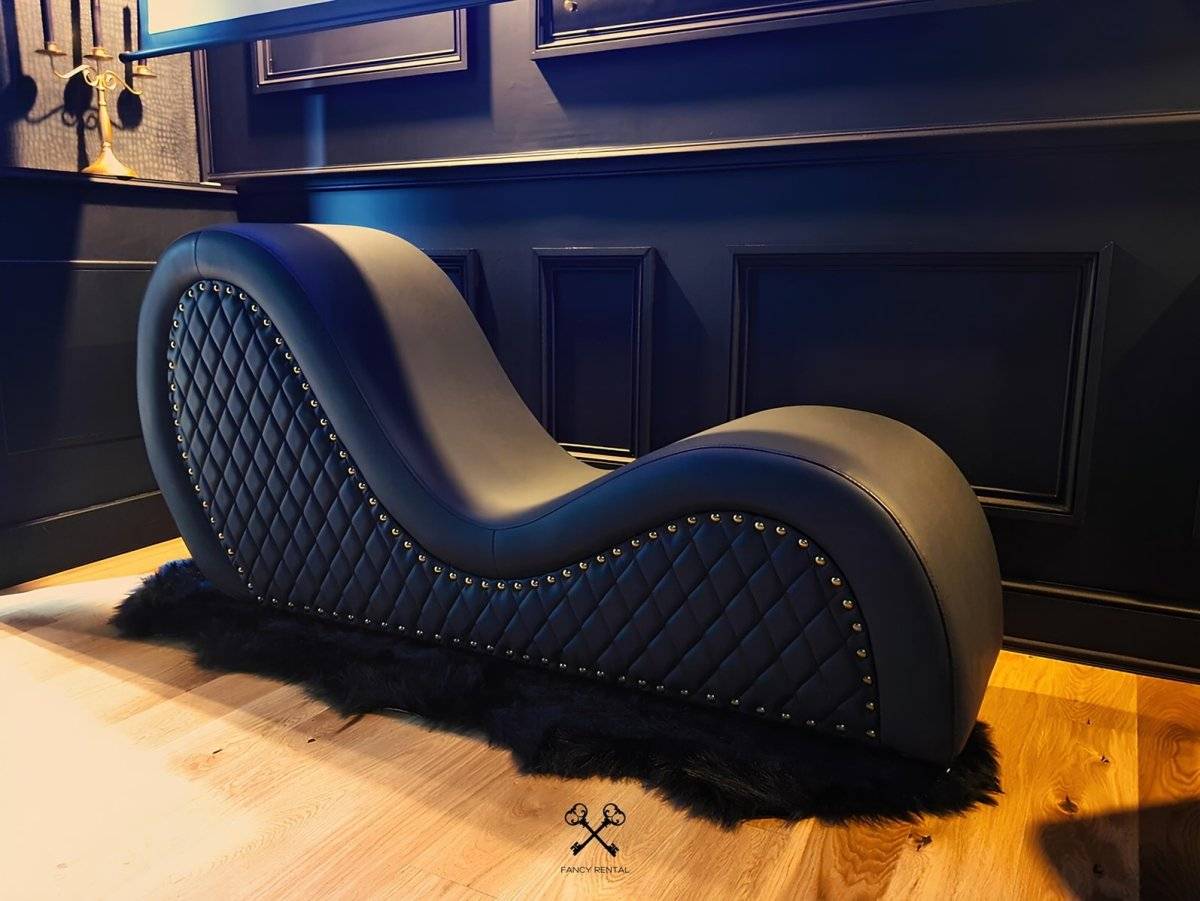 velvet-leather-loveroom-secretroom-sauna-balneo-cinema-par-fancy-rental-5