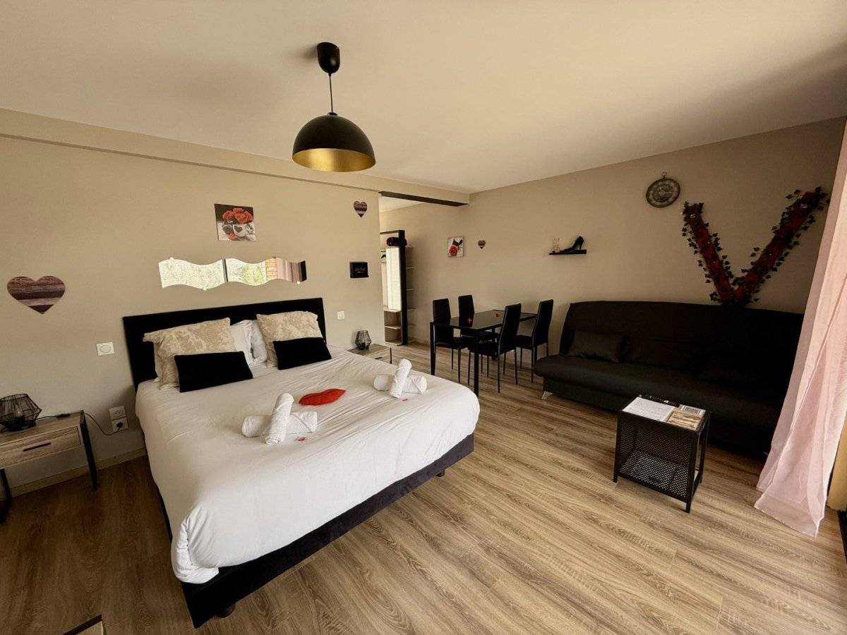 charda-spa-loveroom-spa-avec-jacuzzi-privatif-3