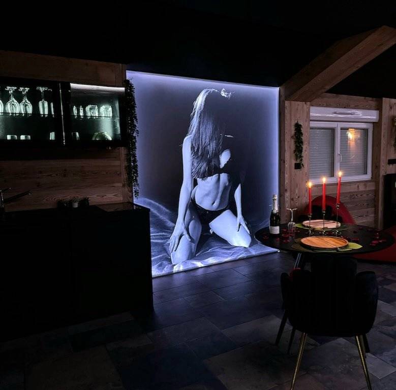 love-room-tentation-3