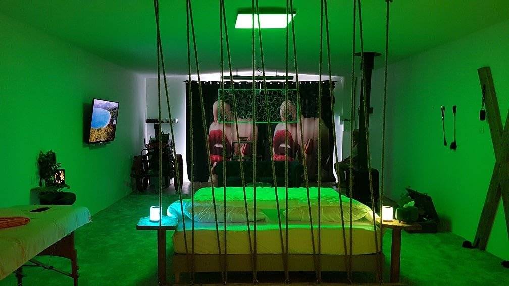 chuttt-love-room-fraise-5