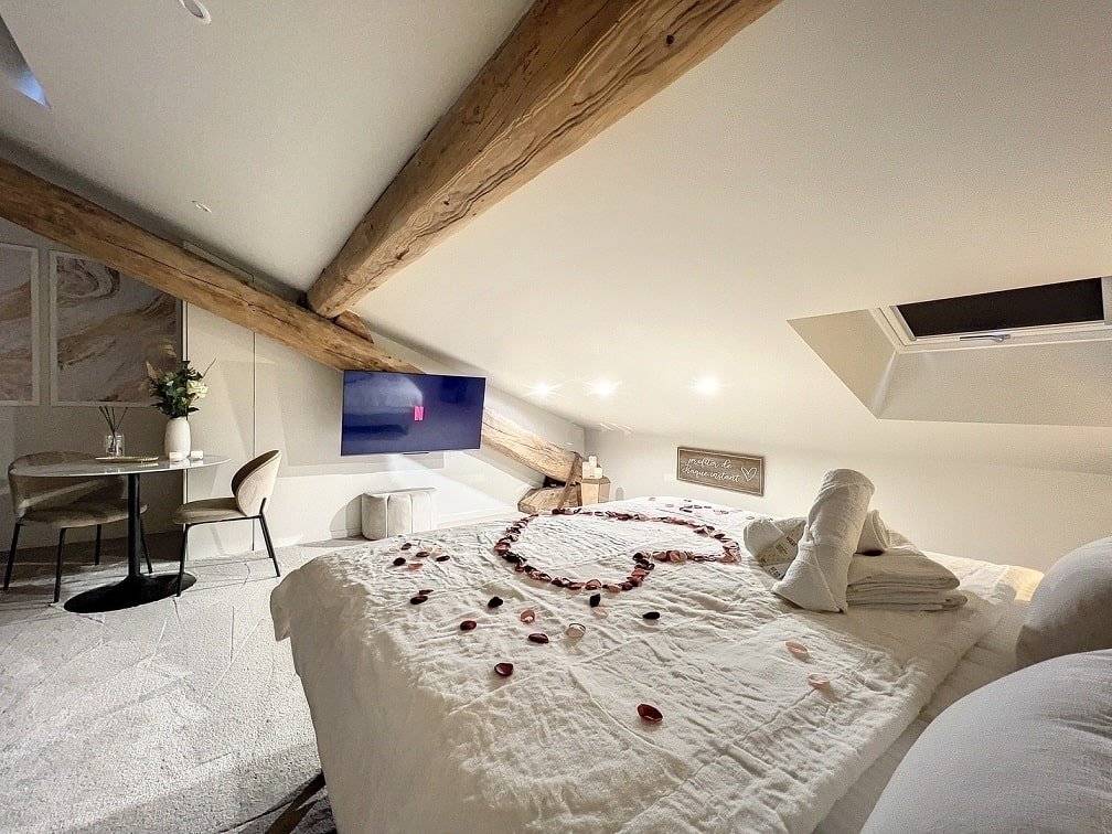 cocon-blanc-calin-jacuzzi-privatif-love-room-2