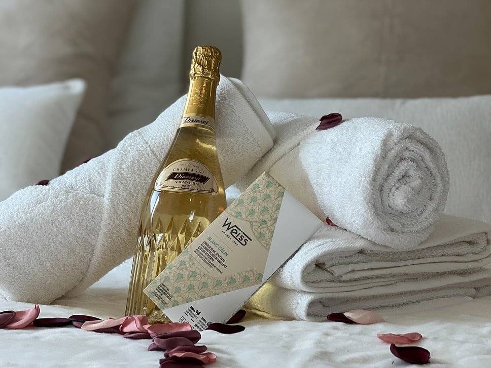 cocon-blanc-calin-jacuzzi-privatif-love-room-4