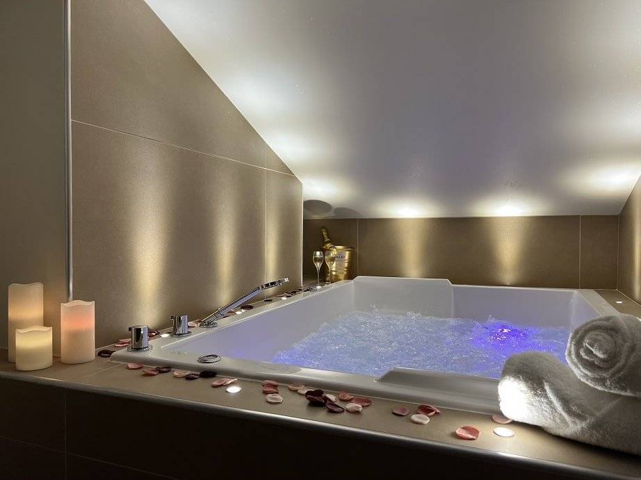 cocon-blanc-calin-jacuzzi-privatif-love-room-6